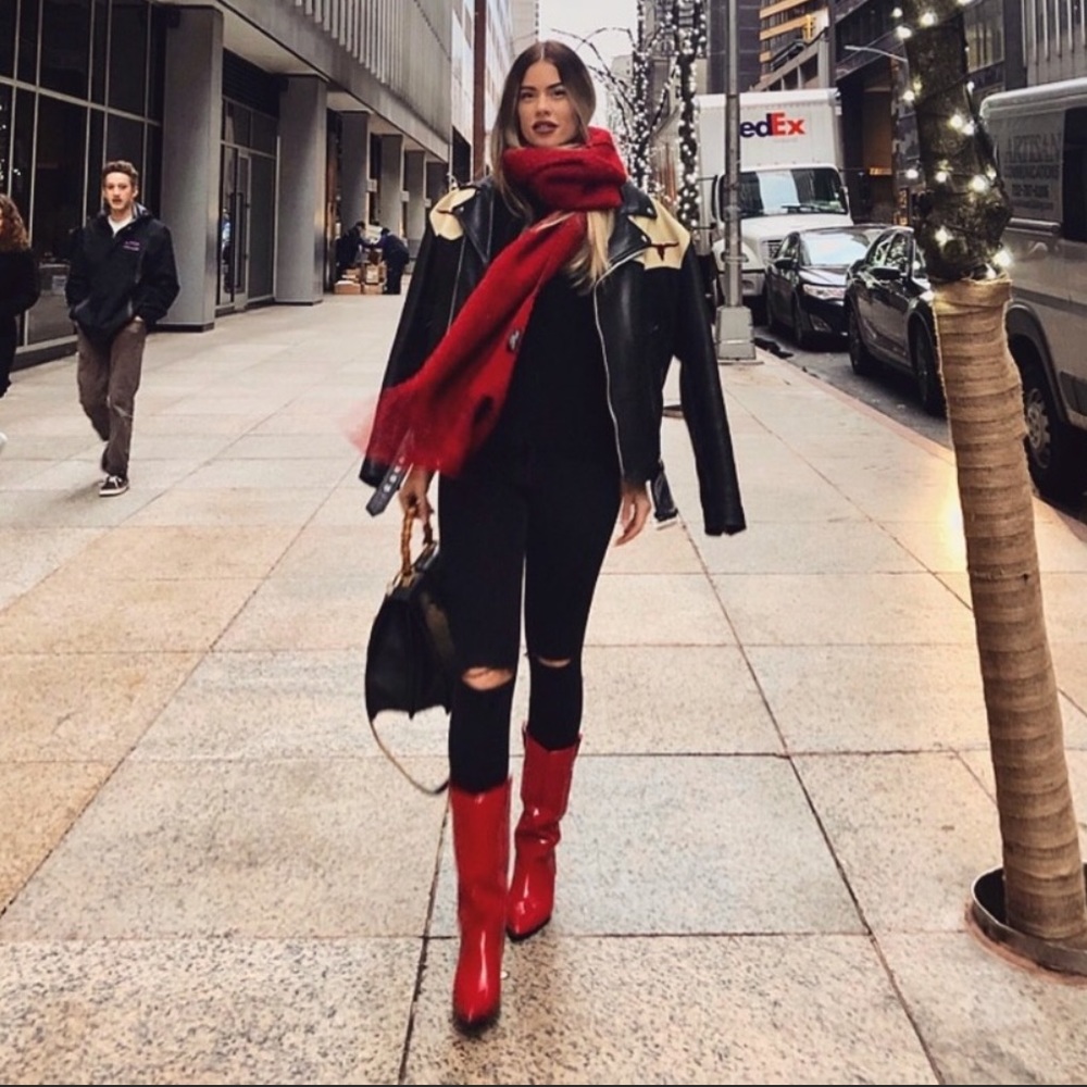 🌺 Red Cape Robbin patent leather cowboy boot.